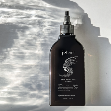 JuliArt Exfoliating Liquid giliai valantis skystas šampūnas, 220ml