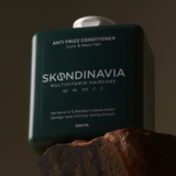 Skondinavia ANTI-FRIZZ glotninantis kondicionierius nepaklusniems plaukams, 300ml